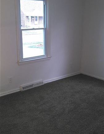 22039 rausch living room