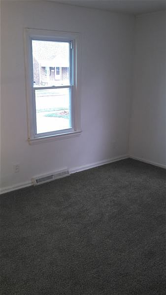 22039 rausch living room
