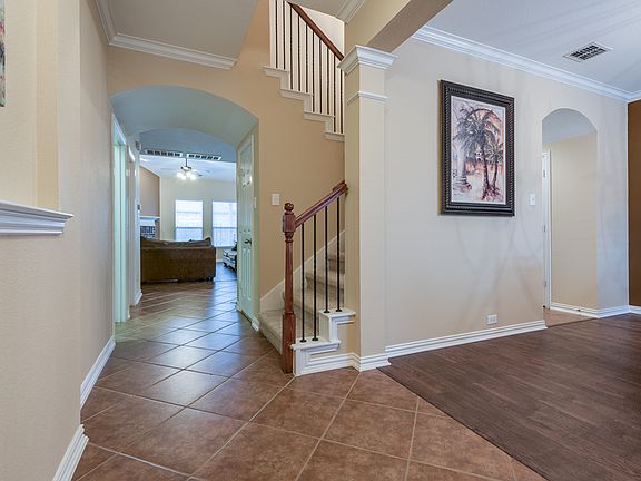 2nd image of 309 Highland Park Ln