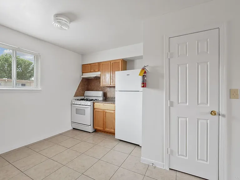 La Paloma Village Apartments — Photo 17