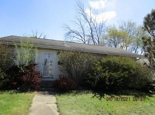 503 S Sycamore St, Villa Grove, IL 61956