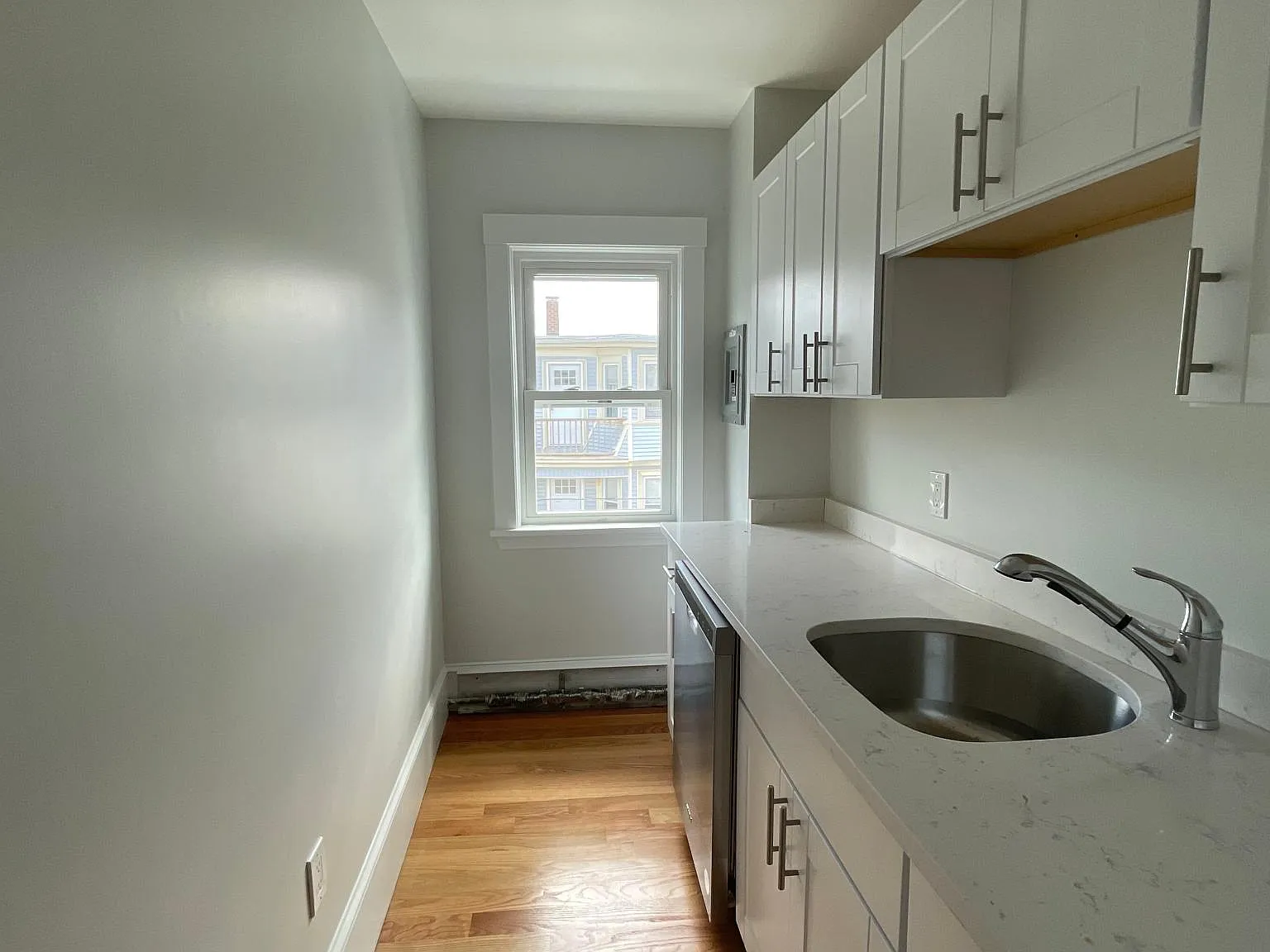 107 Tell St — Photo 4