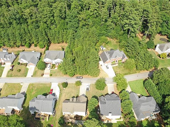 3rd image of 106 James Lawrence Orr Dr