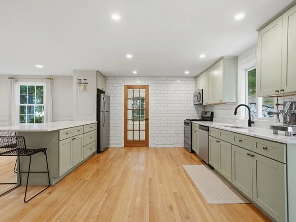 334 Rogers St, Lowell, MA 01852