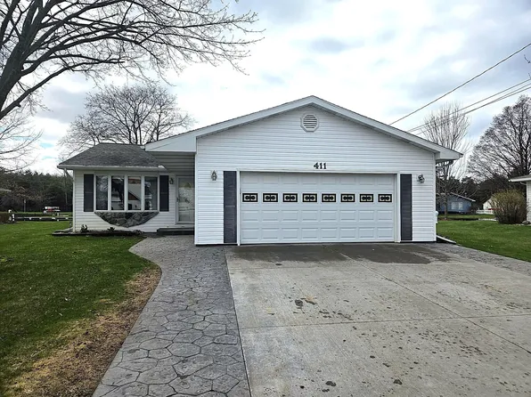411 Iroquois Ave, Prudenville, MI 48651