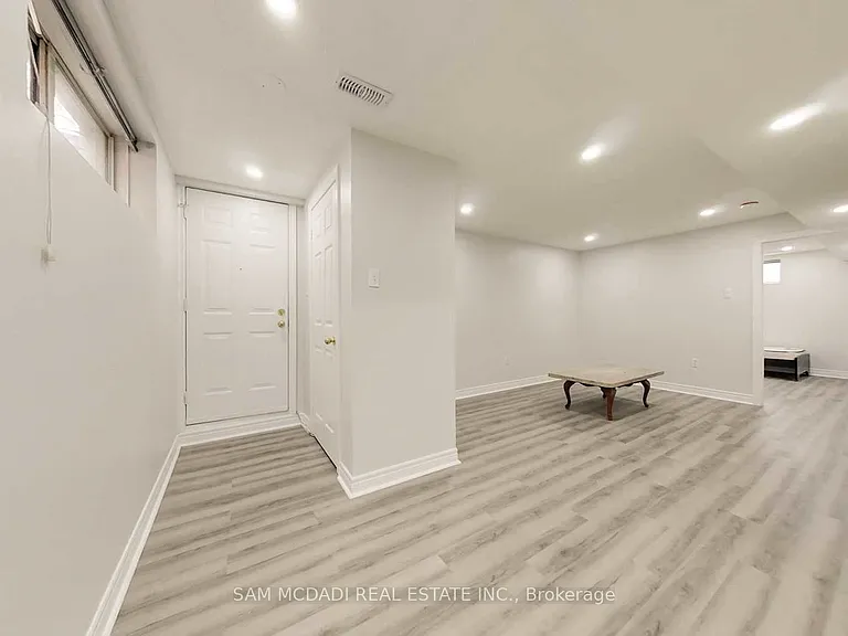 19 Sterritt Dr — Photo 4