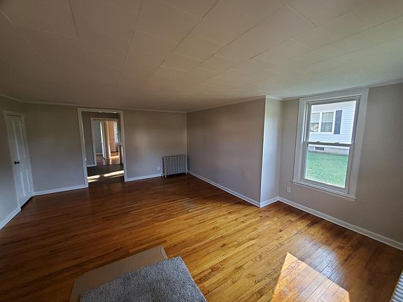 4th image of 211 Mansion St #211