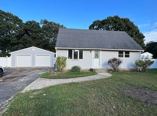 121 Marshall Dr, Selden, NY