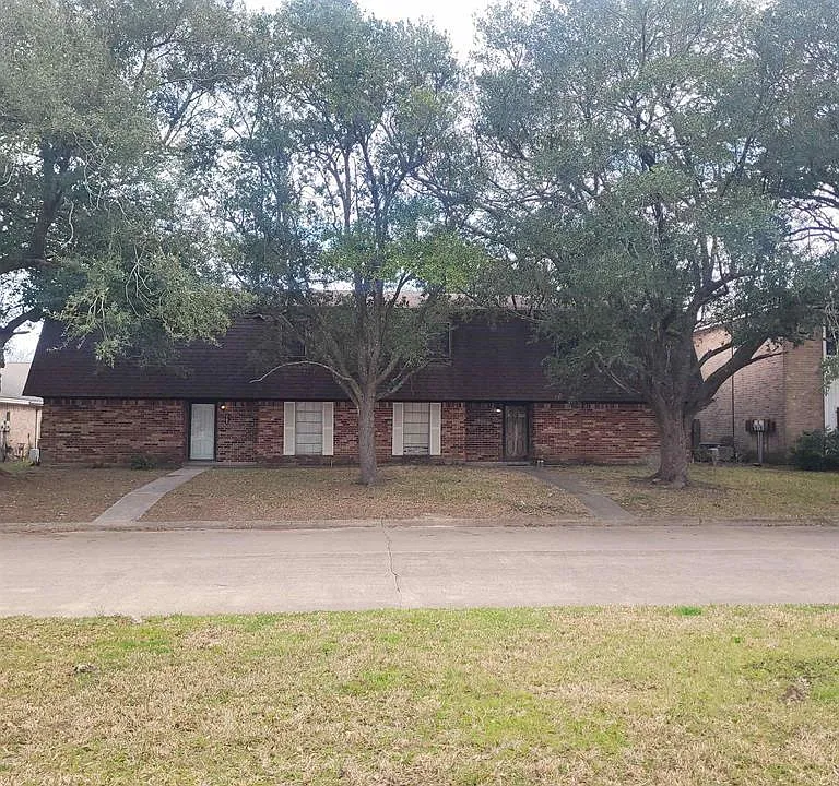 3106 Oakmont Dr