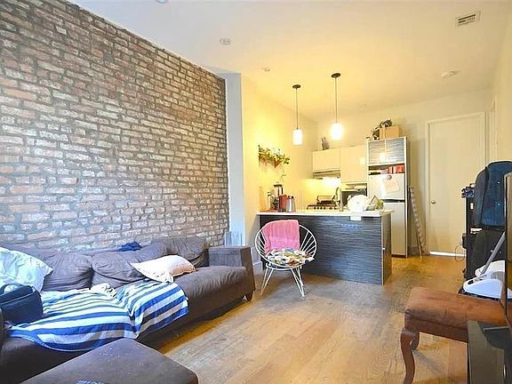 3rd image of 772 Jefferson Ave #1D