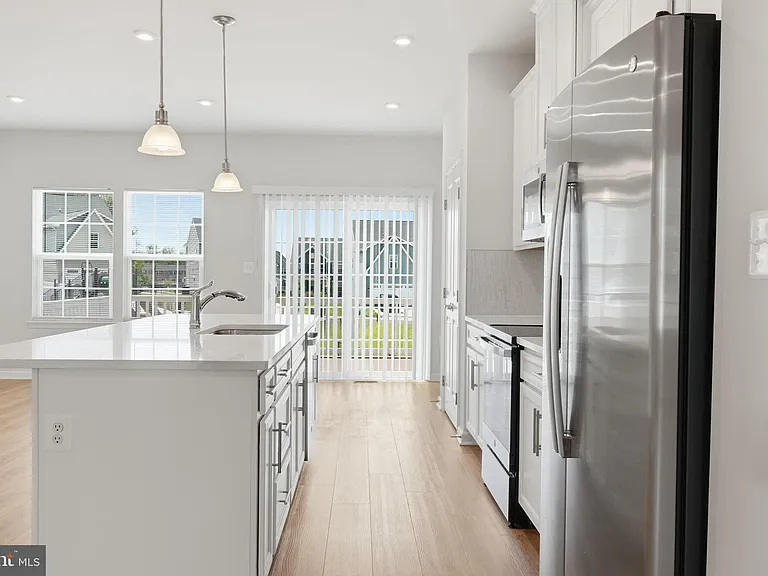 8718 Stevenson Ln — Photo 10