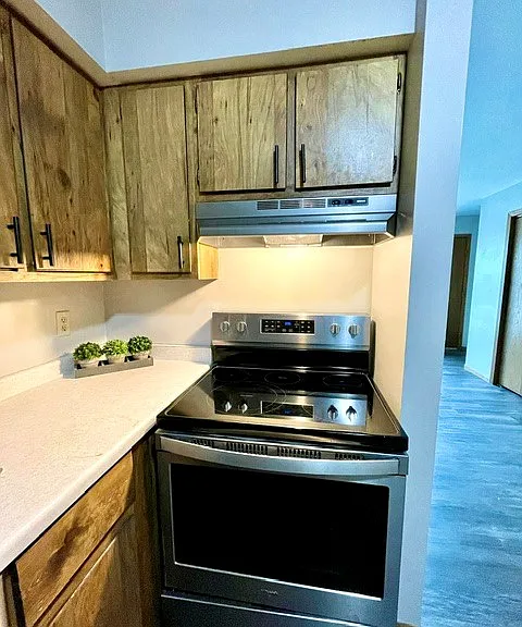 N114W16700 Crown Dr #6 — Photo 11