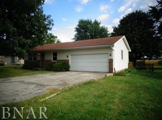 103 Countryside Dr, Le Roy, IL 61752