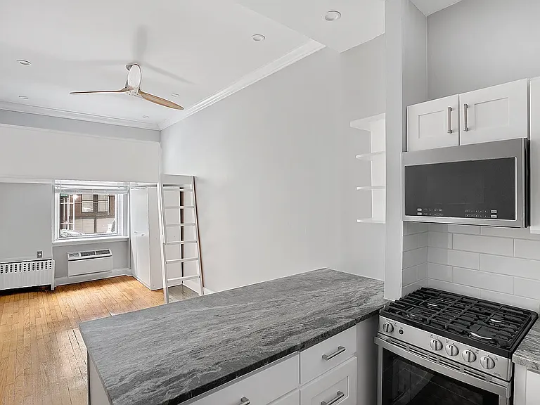 521 E 81st St #B — Photo 1