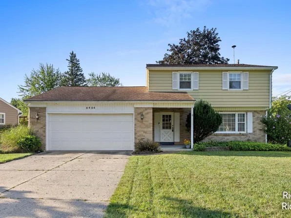 5434 Edgelawn Dr SE, Kentwood, MI 49508