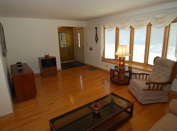 3rd image of 6835 N Dowagiac Ave