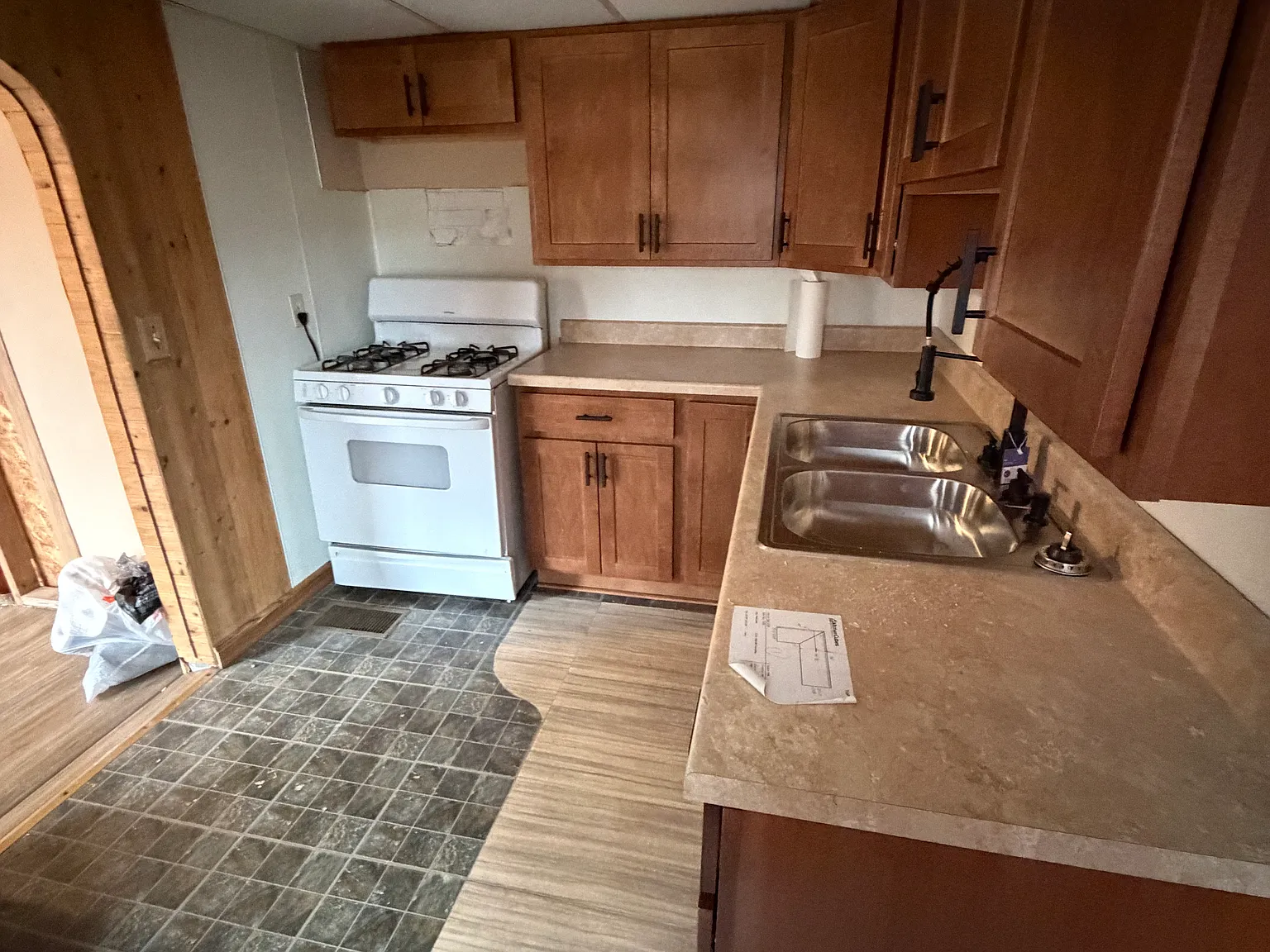 2 bed, 900 sqft, $1,100 — Photo 2
