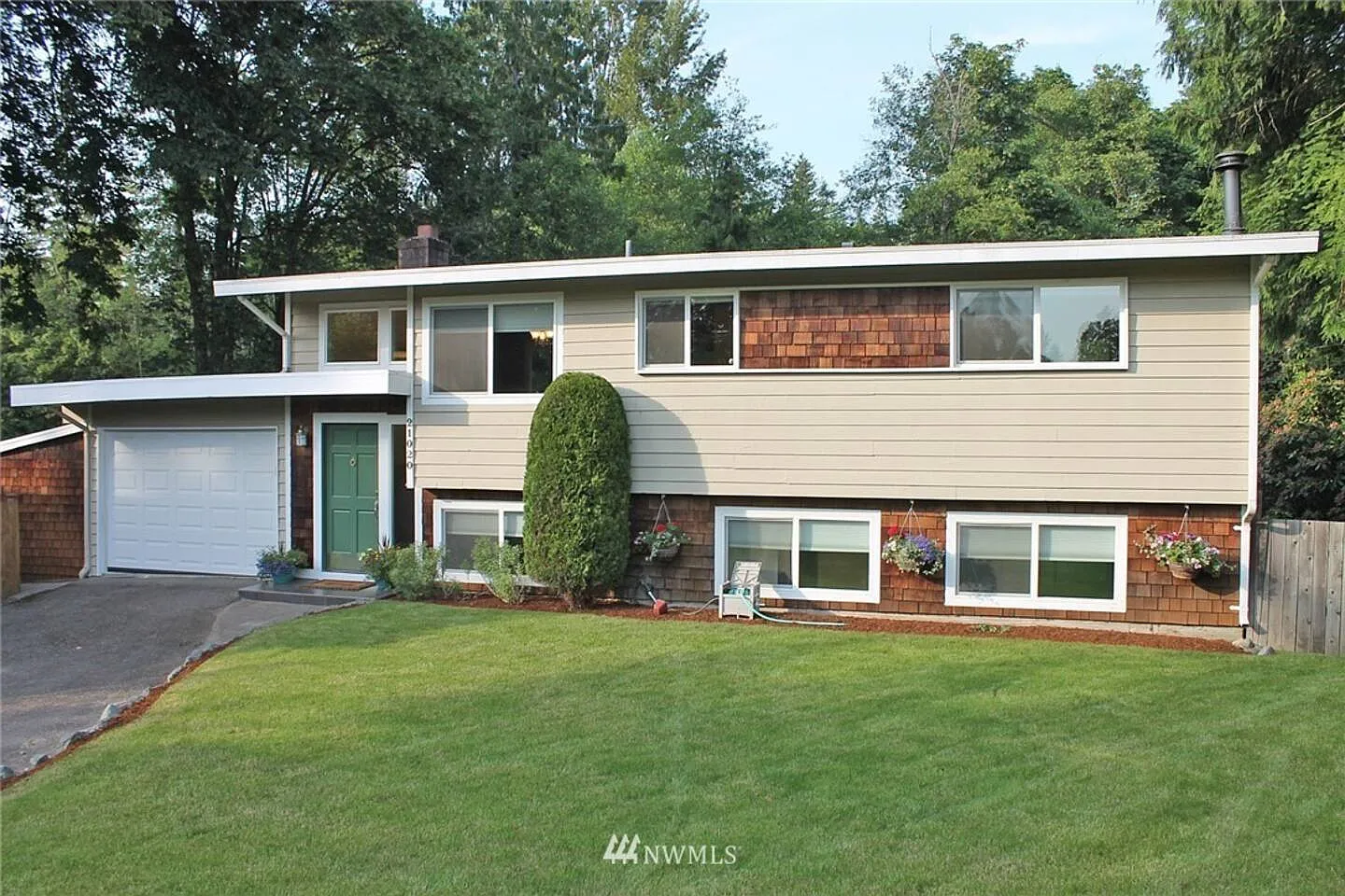 4 bed, 2.5 bath, 1710 sqft, $3,680 — Photo 2