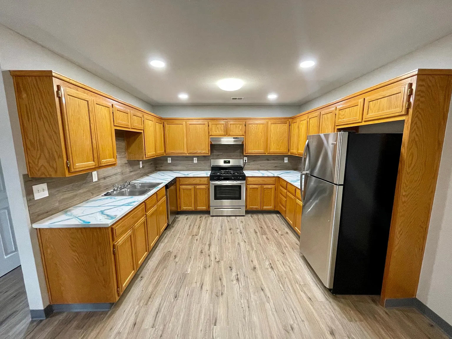 2 bed, 965 sqft, $1,000 — Photo 2