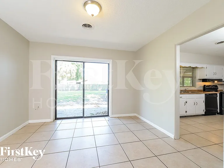 427 S Main St — Photo 5