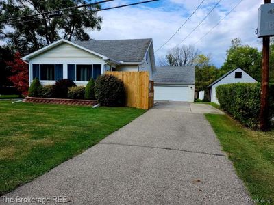 6367 E Pierson Rd, Flint, MI, 48506