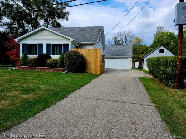 6367 E Pierson Rd, Flint, MI 48506