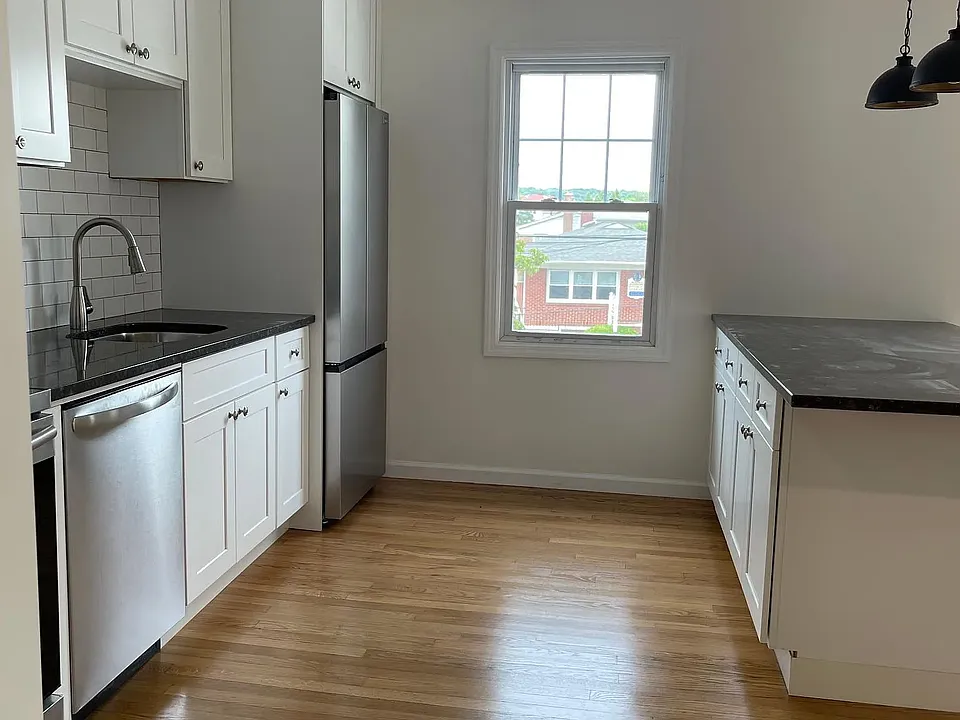 70 Guyon Ave #2