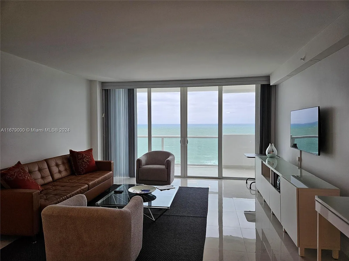 Building Photo - 5601 Collins Ave #1605