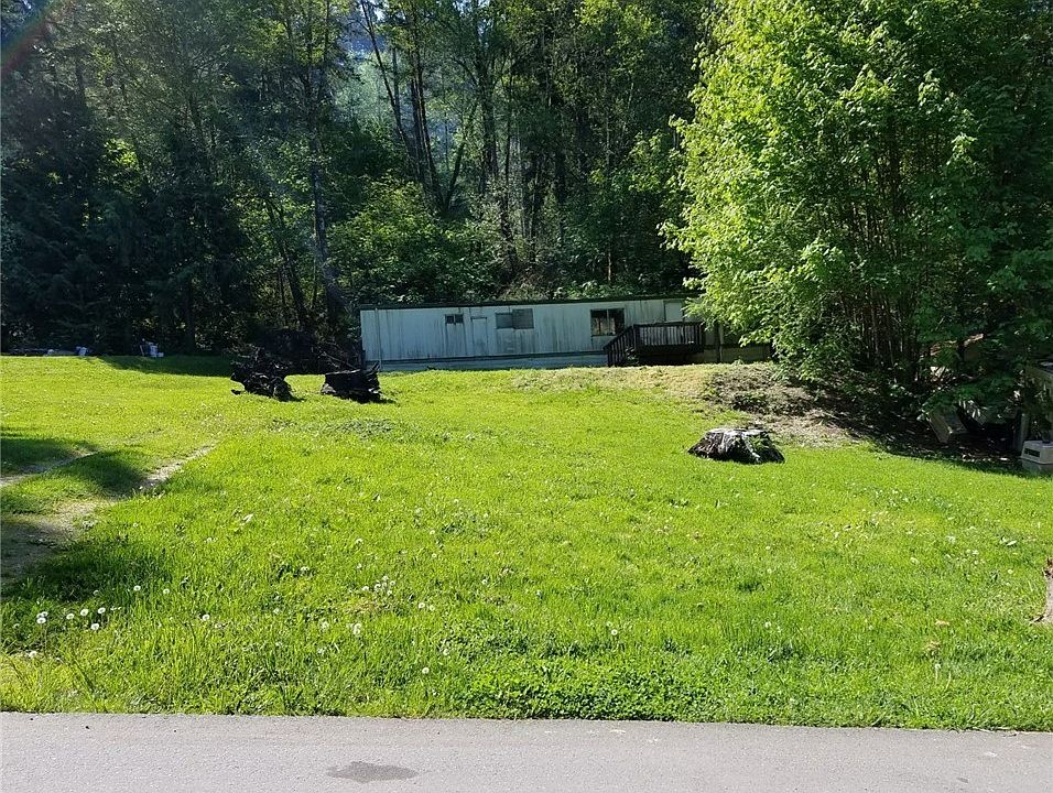 2nd image of 150 NE Byerly Dr