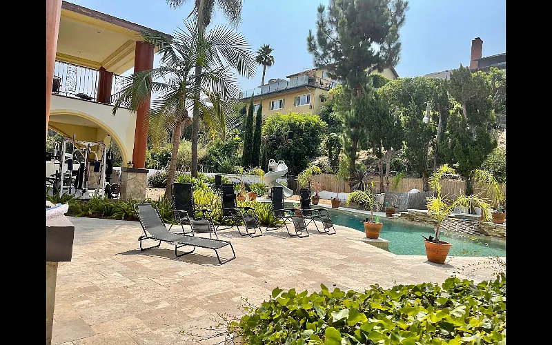 1 Private Bedroom & Bathroom In Gorgeous Mansion In Hills, Gym, Yard-Pool, View, Free Parking — Photo 3