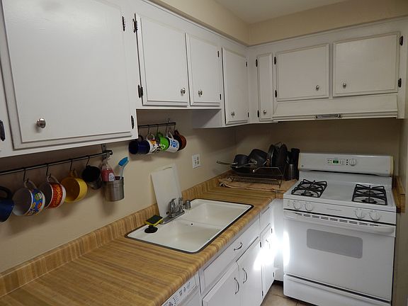 4th image of 115 Touchstone Pl