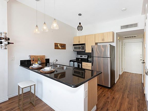 3rd image of 101 Market St Unit 404