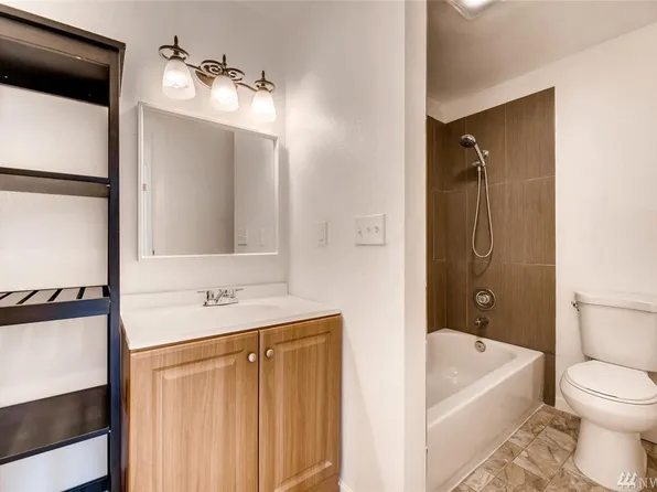 7223 224th St SW APT J3, Edmonds, WA 98026