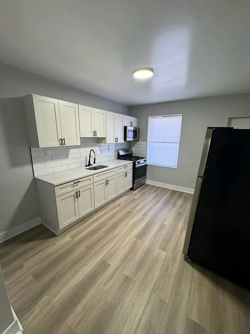 3 bed, 1200 sqft, $2,000 — Photo 4
