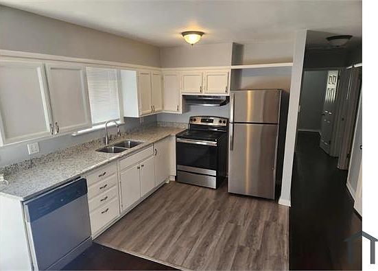 2nd image of 1021 Stonewall Dr SE