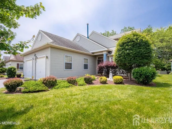 221 Valencia Dr, Monroe Township, NJ 08831