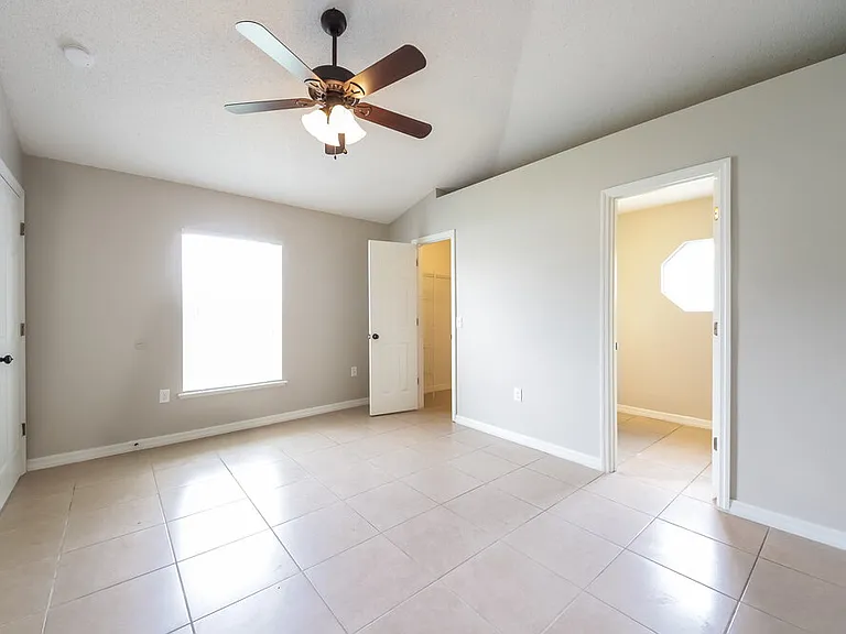 330 Medina Ct — Photo 6