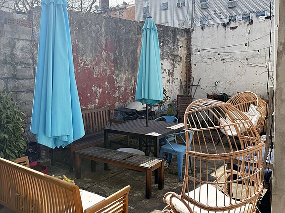 5th image of 102 Clinton Ave APT 1