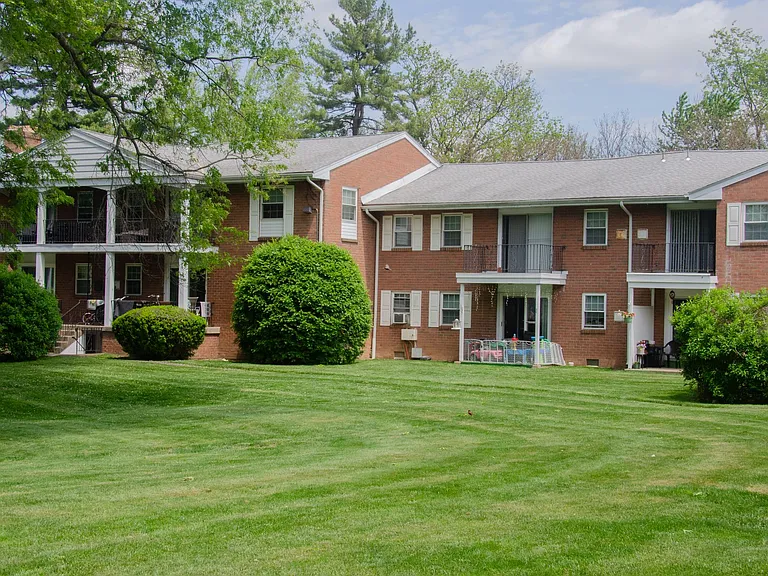 Valley Green Apartments — Photo 11