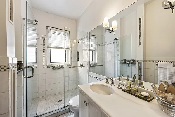 Sold by Nest Seekers International | media 17