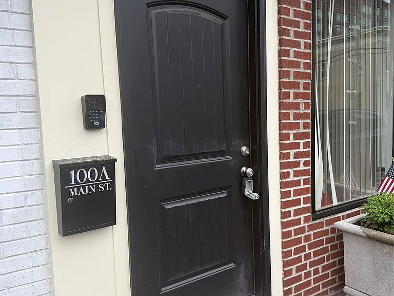 100A Main St #A — Photo 1
