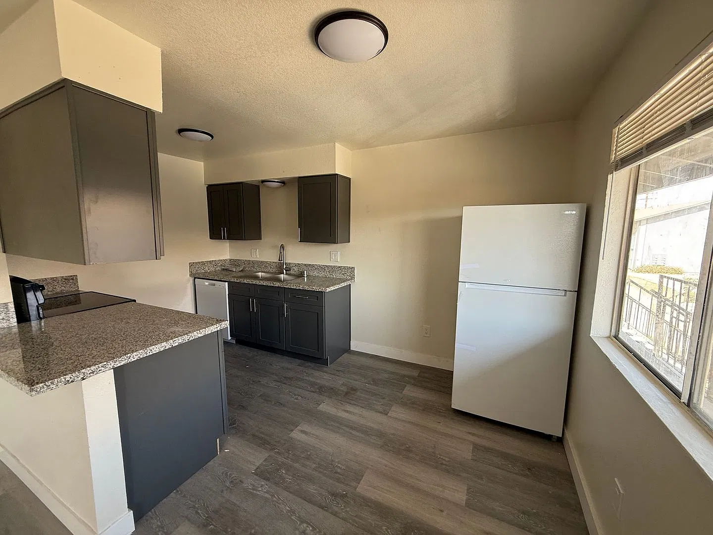 Available Now & Move-in Special Fully remodeled upstairs 2-bedroom, 1-bath apartment in Visalia, CA — Photo 1