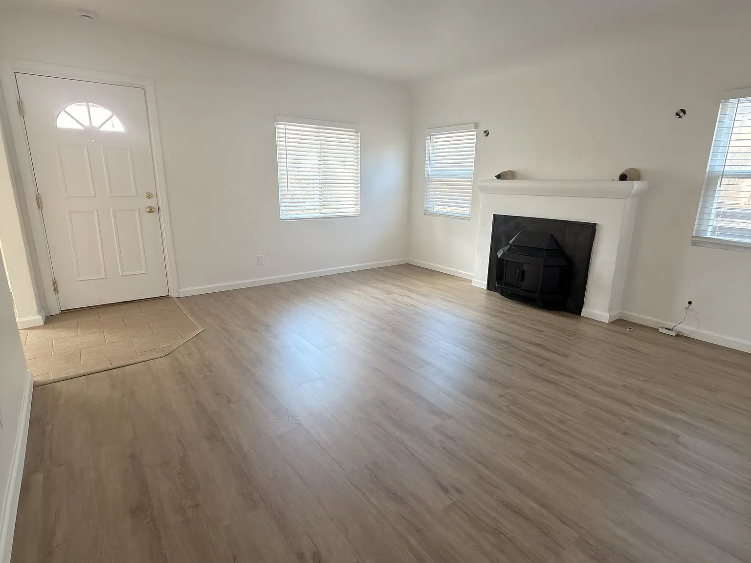 4636 Lotus st - 4636 — Photo 3