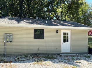 717 Benham Ave #B, Neosho, MO 64850