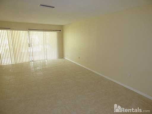 3rd image of 1246 Villa Ln