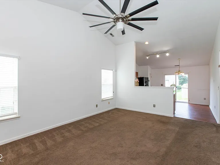 7136 Pluto Dr — Photo 5
