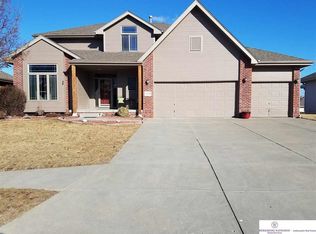 16524 Willow St, Omaha, NE 68136
