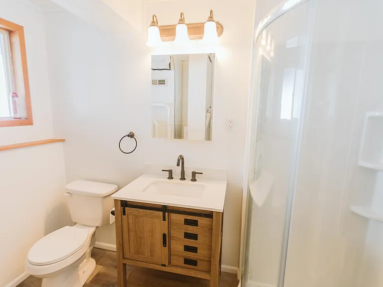 1233 Pineview St — Photo 10