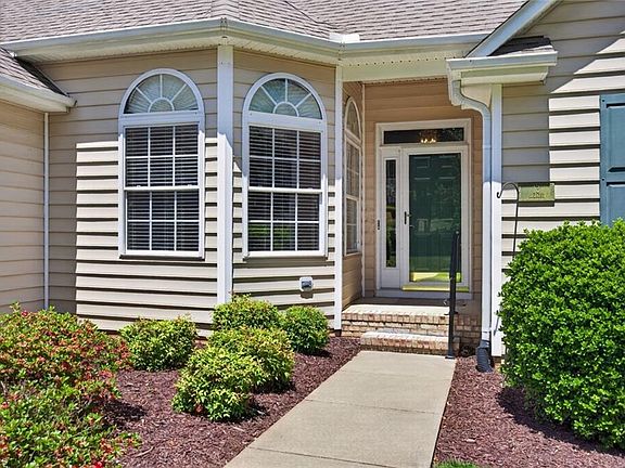 4th image of 13 Hickory Dr