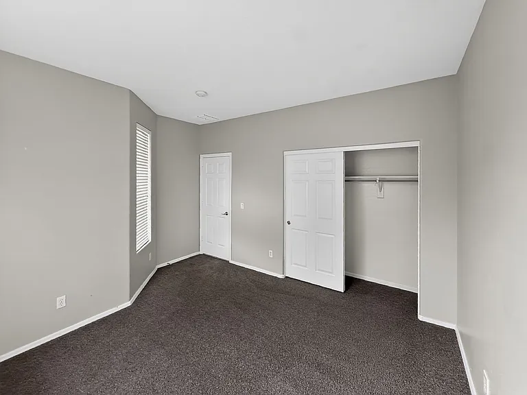 2421 W Ellis St — Photo 47